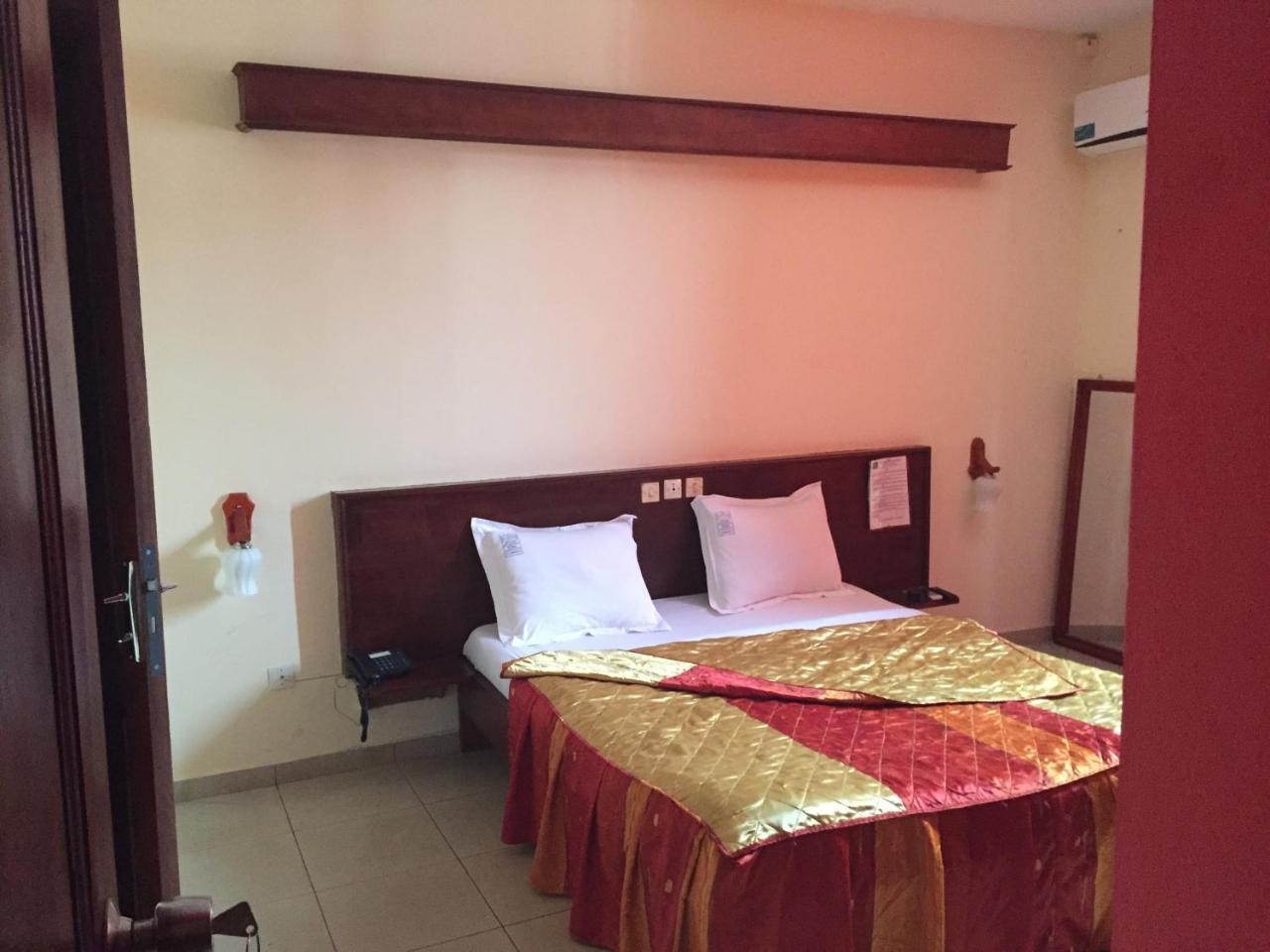 Hotel Lumiere Akwa Douala Exterior photo