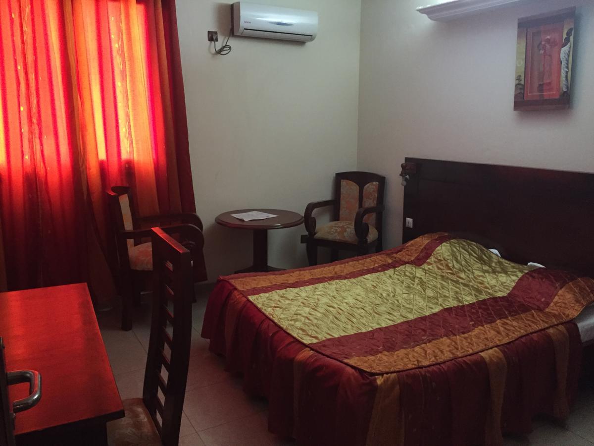Hotel Lumiere Akwa Douala Exterior photo